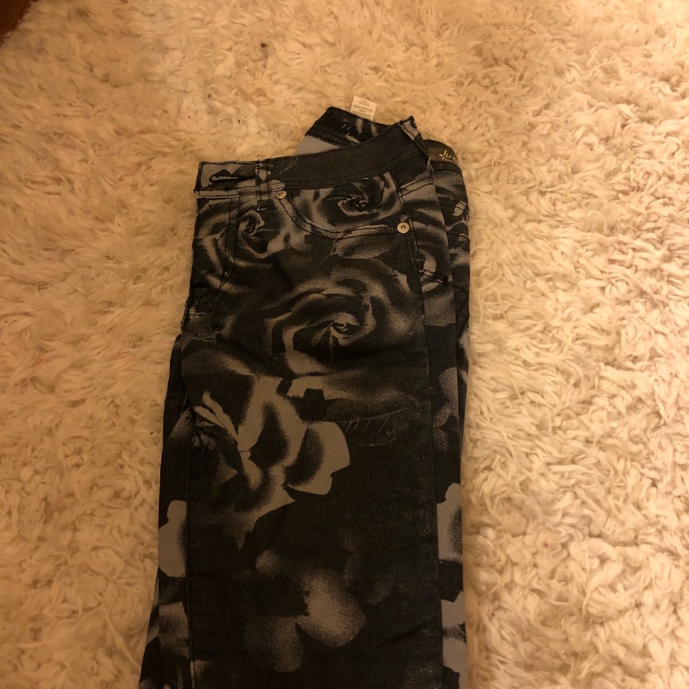 Rose imprinted jeans